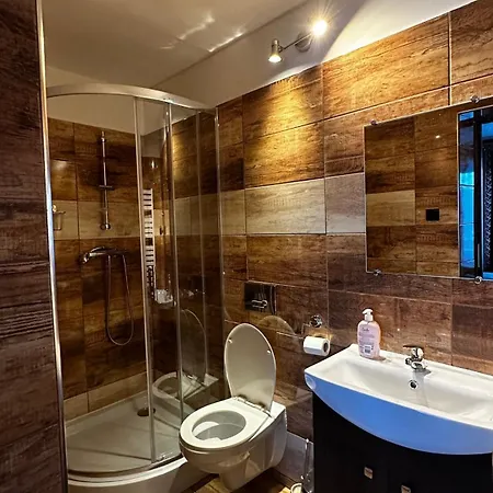 Rum i privatbostad Janos Goscinne *